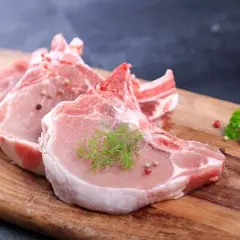 Ile kalorii ma mięso wieprzowe? Poznaj wartości dla różnych części