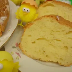 Puszysta babka z majonezem, sprawdzony przepis na wielkanocne święta. Idealna na deser, z pewnością zachwyci każdego.