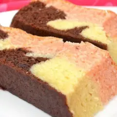 Domowy przepis na ciasto trójkolorowe: jak zrobić krok po kroku [2025]