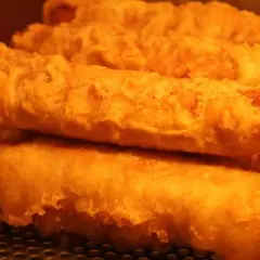 Parówki w cieście naleśnikowym: najlepszy przepis krok po kroku + porady