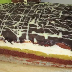 Pyszne ciasto kilimandżaro - domowy przepis z masą waniliową i jabłkami