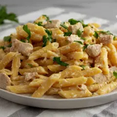 Najlepsze sosy do makaronu z kurczakiem - 5 przepisów i porady