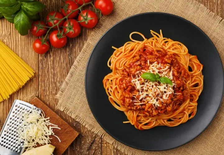 Jak zrobić sos do spaghetti z przecieru: 5 sekretów smaku