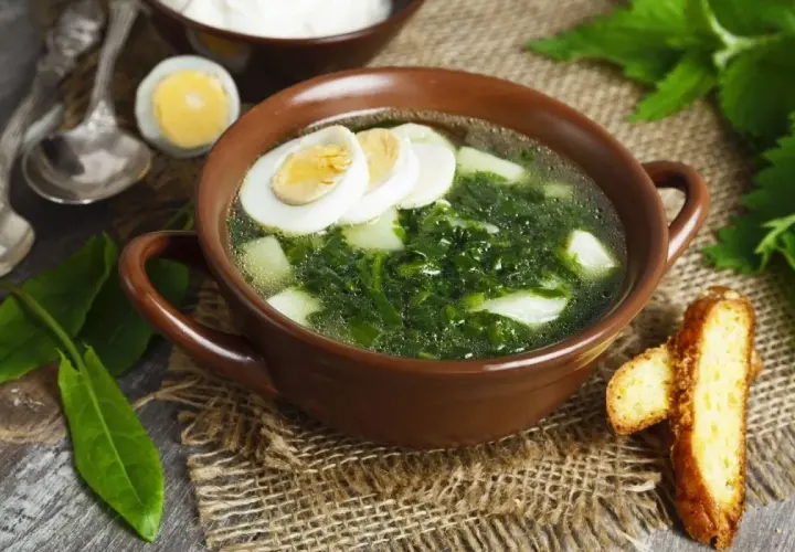 Ile kalorii ma zupa szczawiowa? Sprawdź wartość odżywczą i wpływ na dietę