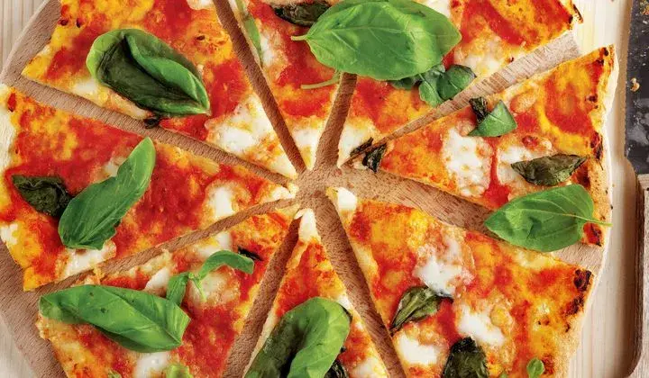 Domowy sos do pizzy jak z pizzerii: przepis krok po kroku