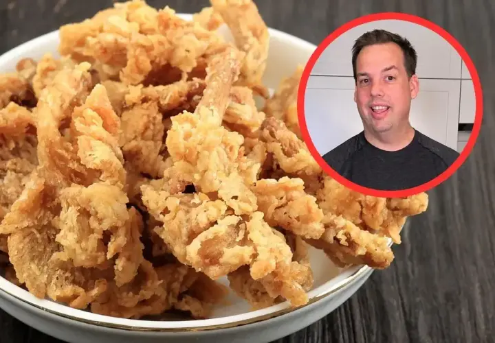 Chrupiące boczniaki w panierce, idealne na przekąskę. W rogu uśmiechnięty mężczyzna.
