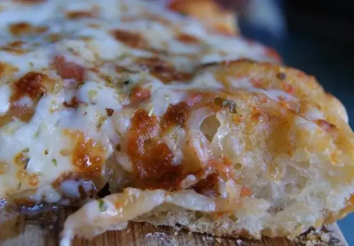 Najlepsze przepisy na ciasto do pizzy cienkie: Sprawdzone wskazówki