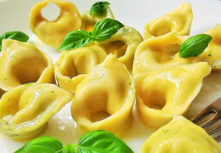 Domowy przepis na ciasto do tortellini. Włoska pasta prosto z kuchni