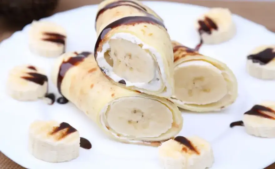 Naleśniki z bananem - jak zrobić cienkie ciasto, które nie pęka?