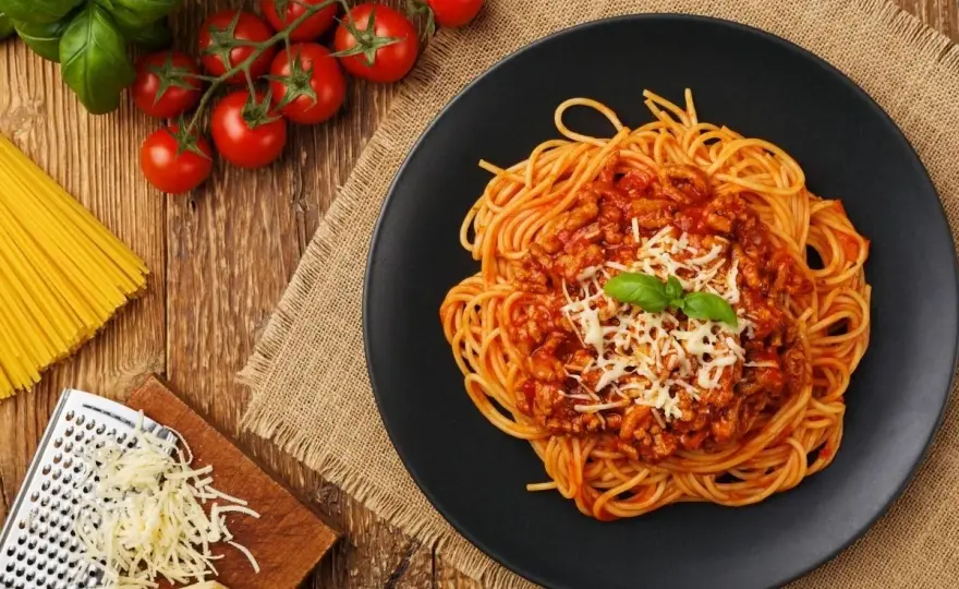 Jak zrobić sos do spaghetti z przecieru: 5 sekretów smaku