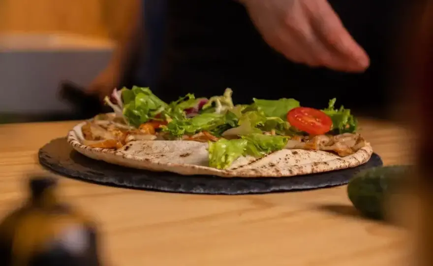 Chleb arabski - jak upiec idealną pitę z kieszonką w domu?