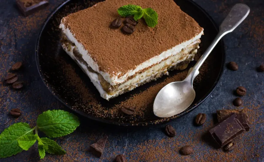 Tiramisu z mascarpone - przepis na idealny deser!