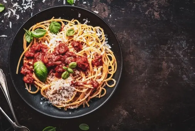 Jak pasteryzować sos do spaghetti z mięsem: 8 kluczowych kroków