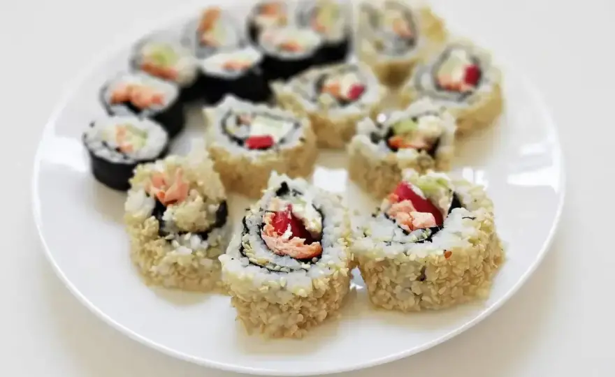 California sushi - Jak zrobić idealne uramaki bez rozpadania?
