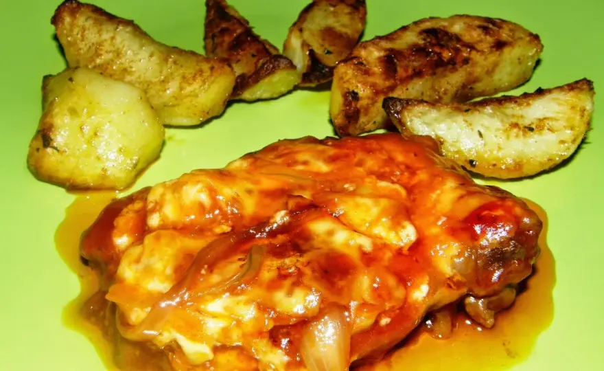 Karkówka pieczona w plastrach - soczysta z majonezem i ketchupem