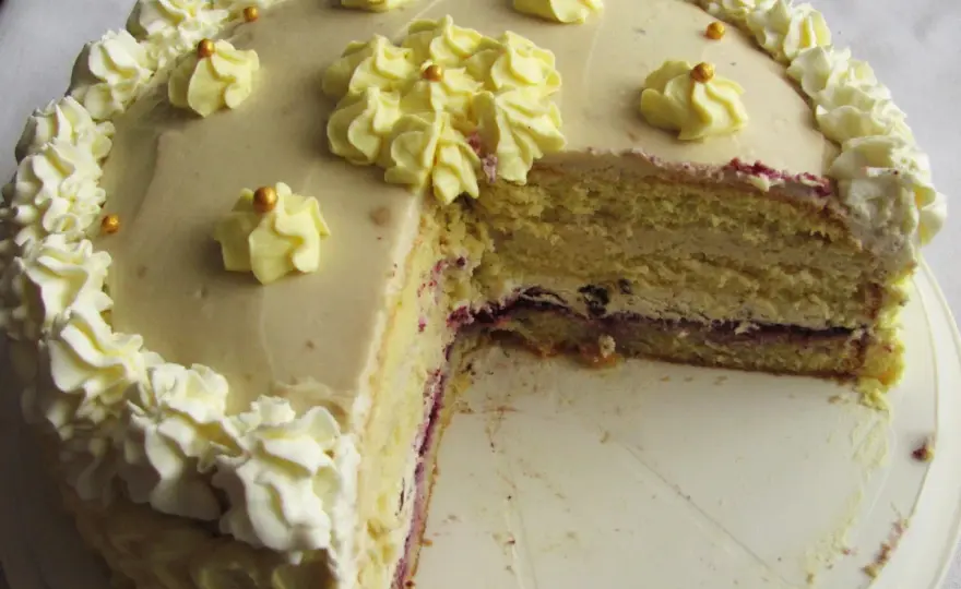 Przepis na tort z kremem chałwowym z mascarpone – wyjątkowy smak