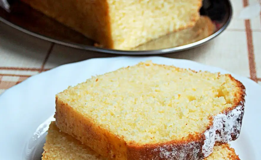 Babka śmietankowa - wilgotna i puszysta. Poznaj sekret!
