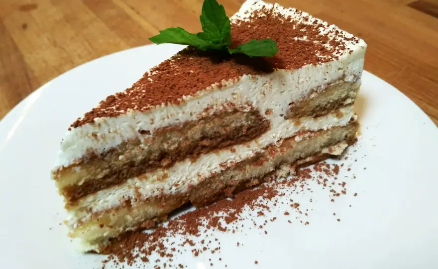 Tiramisu bez pieczenia - najprostszy przepis, który zawsze wychodzi