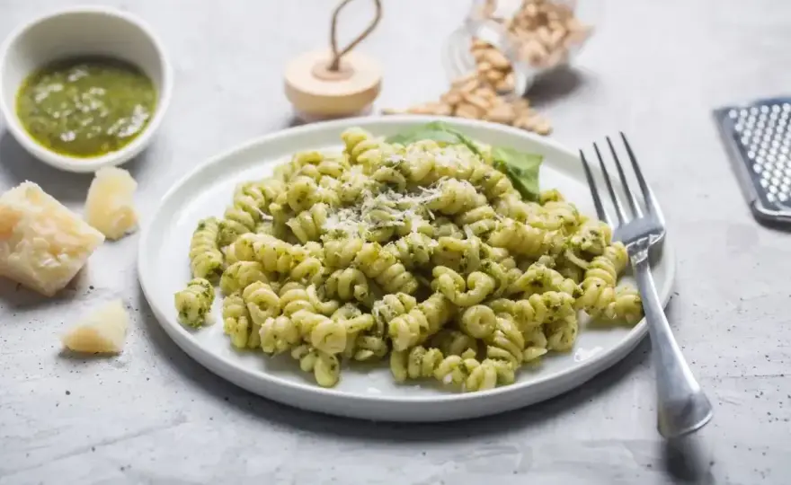 Makaron z pesto - jak zrobić idealny? Uniknij błędów!