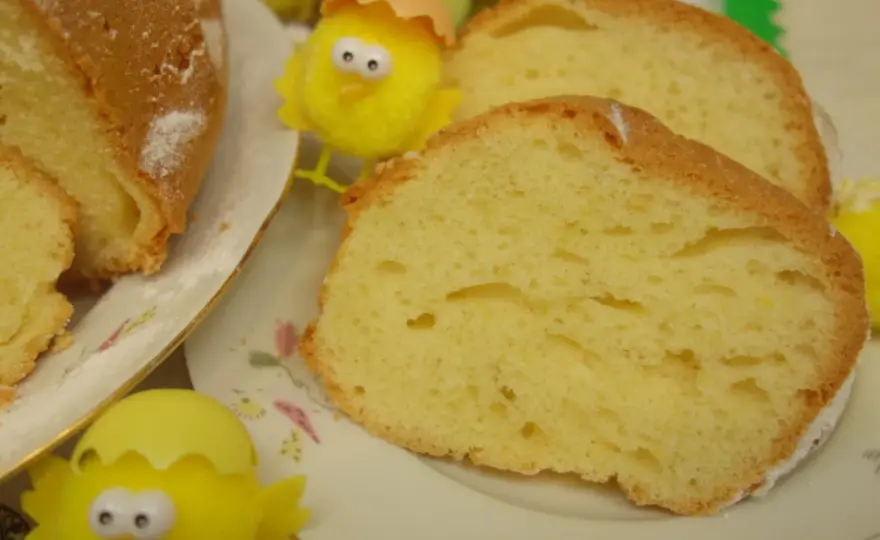 Babka majonezowa - przepis na wilgotne i puszyste ciasto