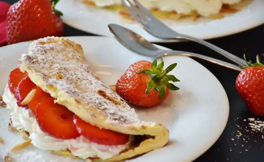 Puszysty omlet na słodko - Jak smażyć, by nie opadł?