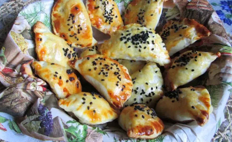 Przepis na pierożki z ciasta francuskiego: Krok po kroku + Porady