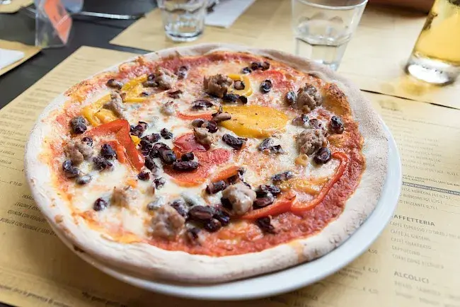 Realna kaloryczność średniej pizzy - poznaj wartości najpopularniejszych rodzajów