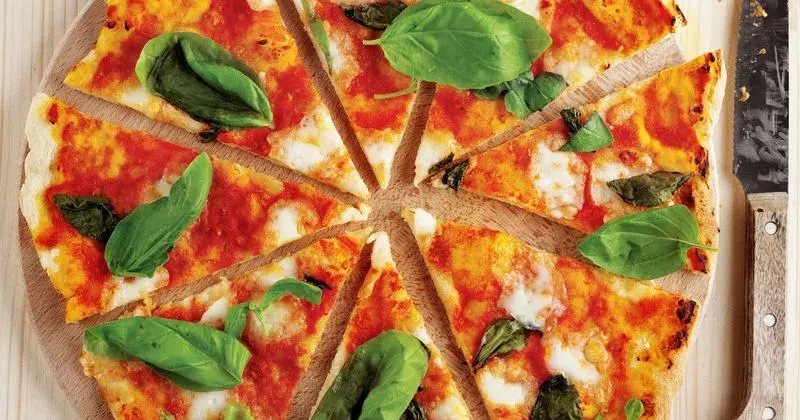 Domowy sos do pizzy jak z pizzerii: przepis krok po kroku