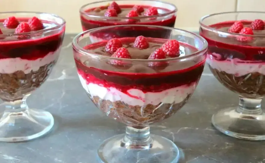 Pucharki z mascarpone i galaretką - Perfekcyjne warstwy!