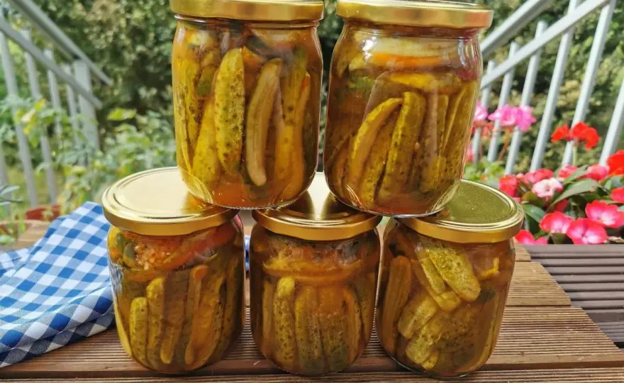 Ogórki z chili bez gotowania - Jak zachować ich chrupkość?