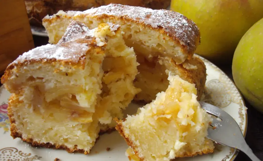 Dlaczego ciasto serowe z jabłkami jest tak aromatyczne i pyszne?