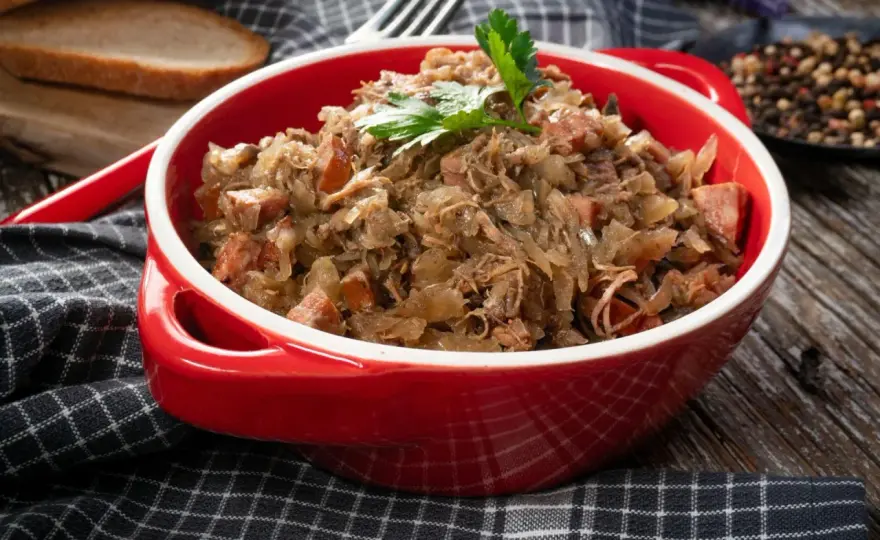 Bigos z kiszonej kapusty - Jak uzyskać idealny, domowy smak?