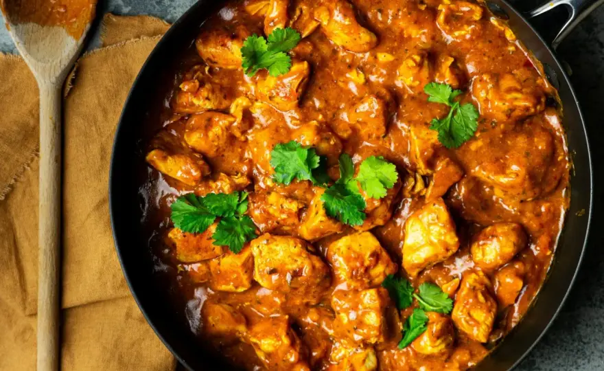 Jak zrobić sos curry z kurczakiem: przepis krok po kroku