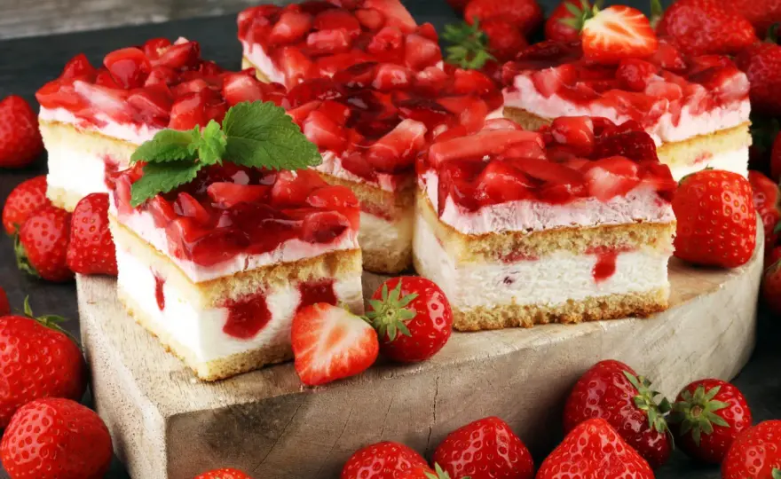 Najlepsze przepisy na domowe ciasta: 10 klasycznych deserów z przepysznym smakiem