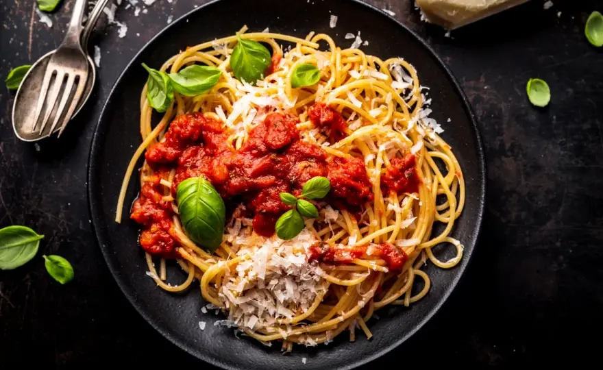 Jak zrobić sos do spaghetti z passaty: 5 prostych kroków