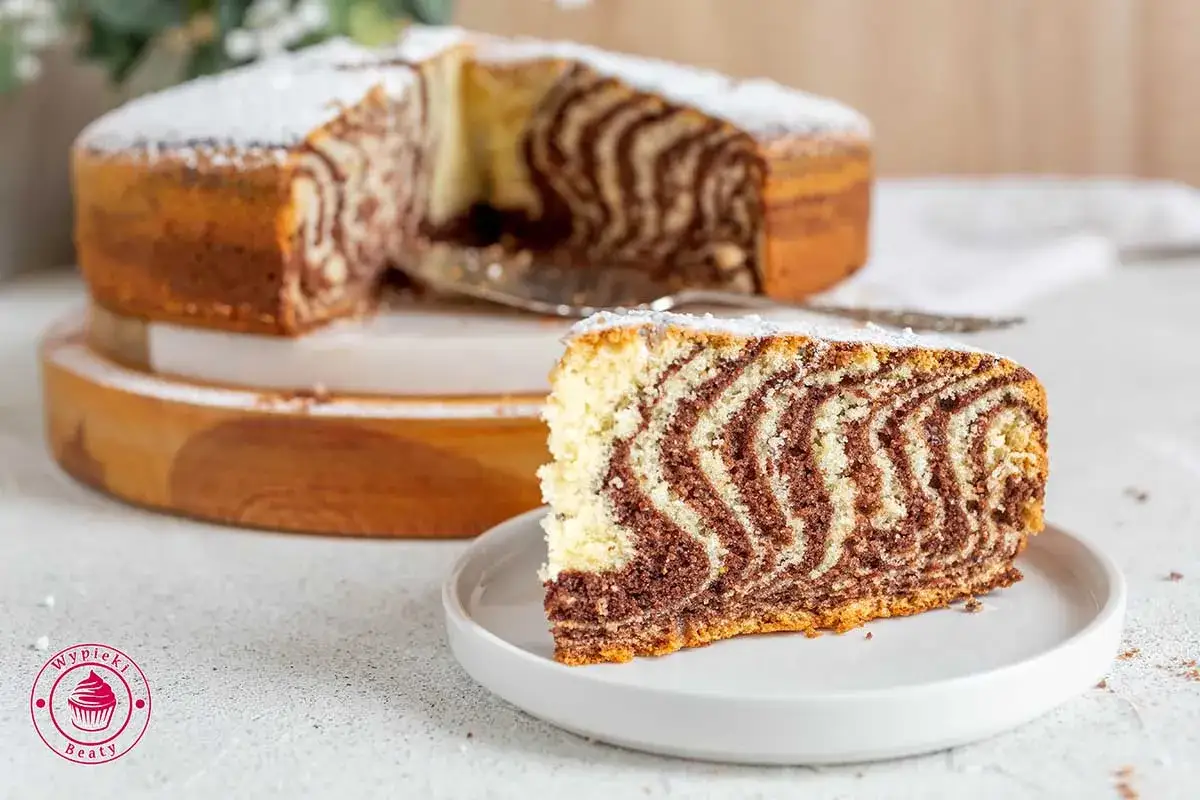 Ciasto zebra z oranżadą na dużej blasze. Przepisy na to pyszne ciasto z czekoladowymi i waniliowymi paskami.